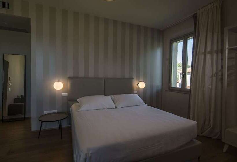 مسافرخانه Isola Polvese Resort