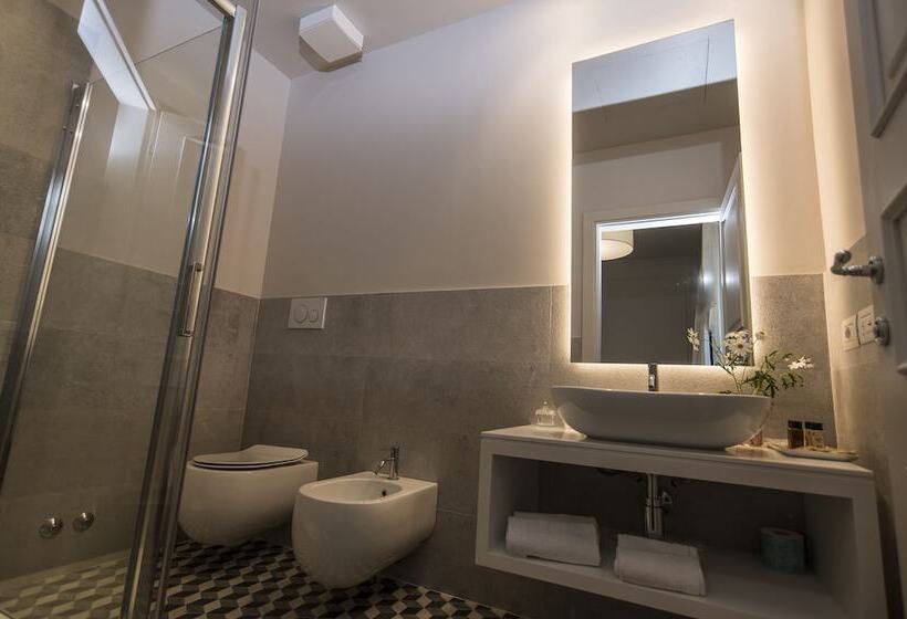 مسافرخانه Isola Polvese Resort