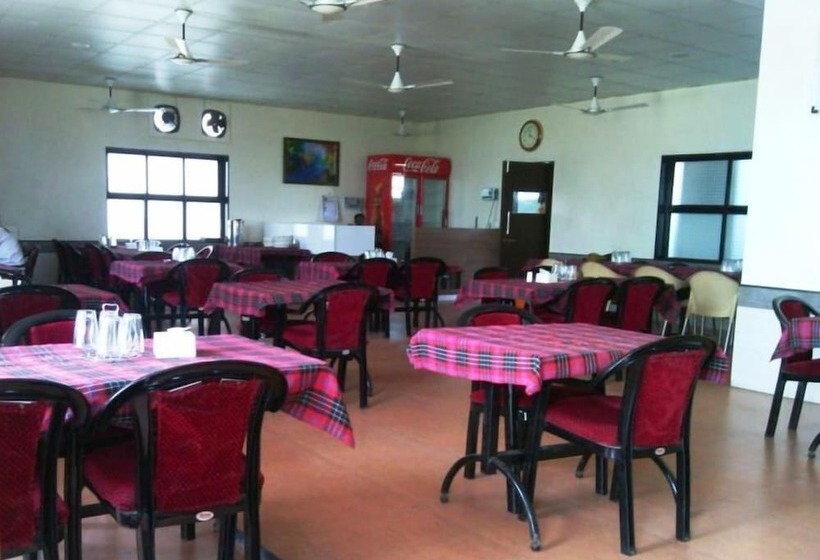 Hotell Dhanashree Hospitality   Bar,restaurant & Lodging