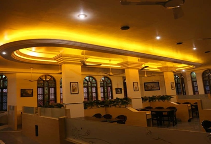 Hotell Dhanashree Hospitality   Bar,restaurant & Lodging