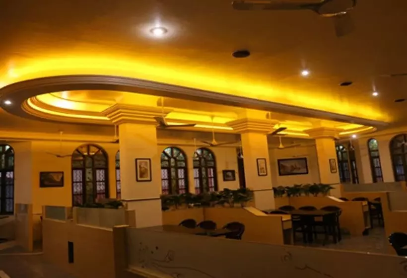 ホテル Dhanashree Hospitality   Bar,restaurant & Lodging