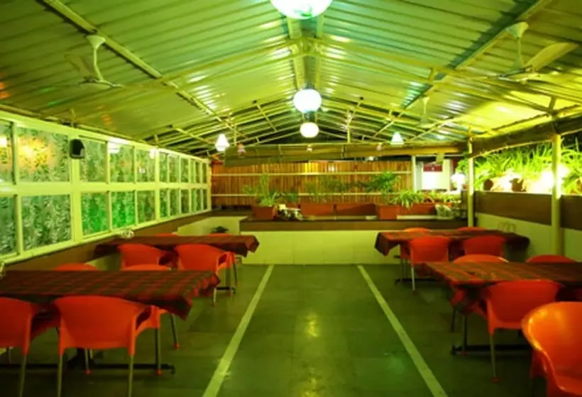 ホテル Dhanashree Hospitality   Bar,restaurant & Lodging