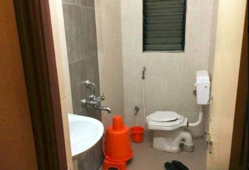 Hotell Dhanashree Hospitality   Bar,restaurant & Lodging