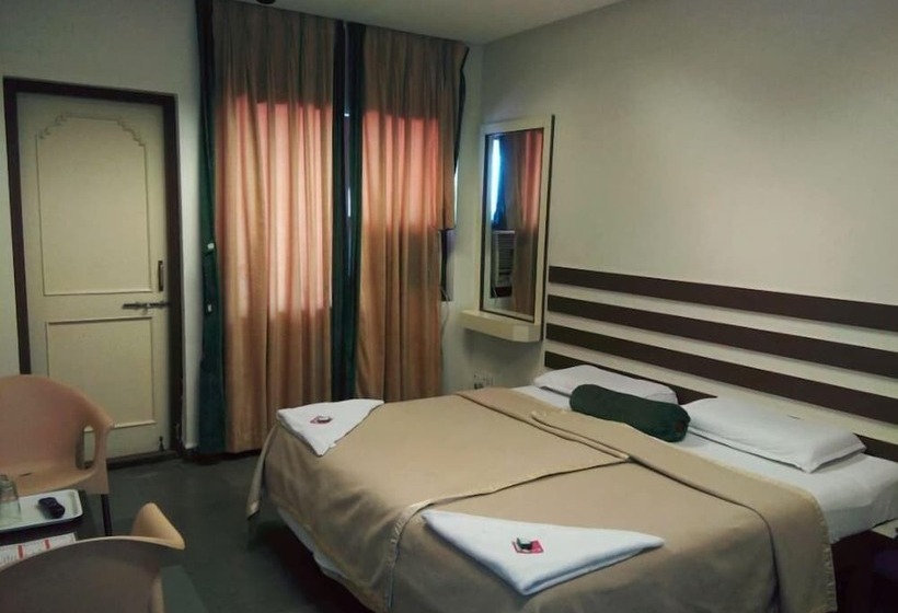 Hotell Dhanashree Hospitality   Bar,restaurant & Lodging