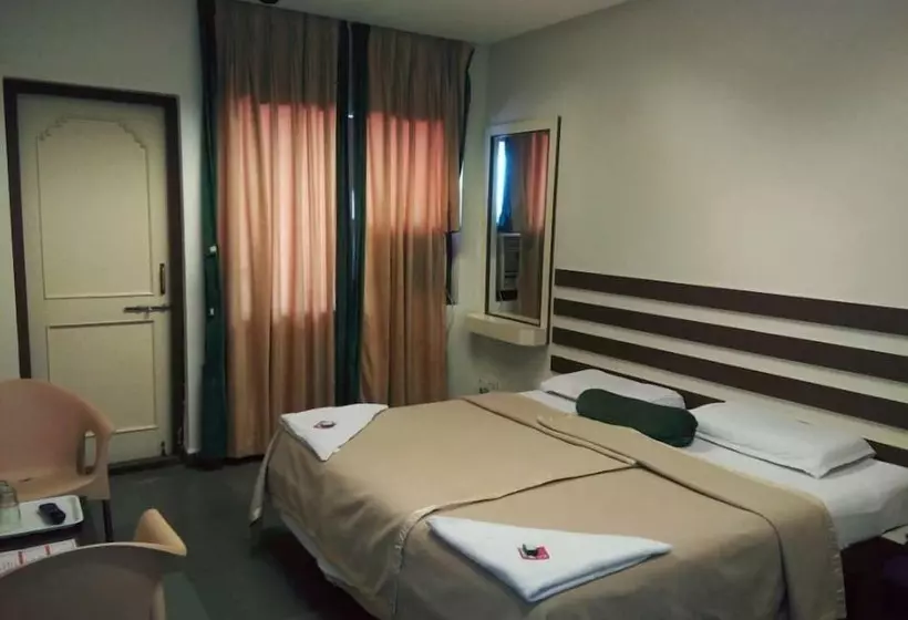ホテル Dhanashree Hospitality   Bar,restaurant & Lodging