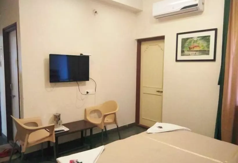 ホテル Dhanashree Hospitality   Bar,restaurant & Lodging