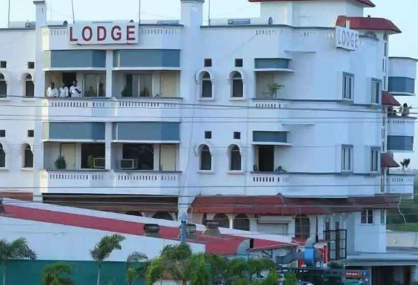 ホテル Dhanashree Hospitality   Bar,restaurant & Lodging