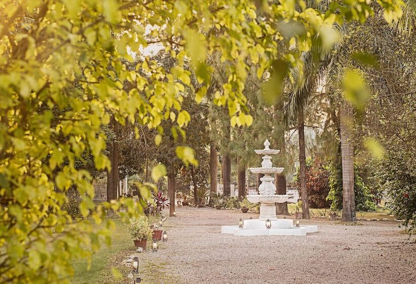 בית מלון כפרי Jaagir Manor, Dudhwa   Ihcl Seleqtions