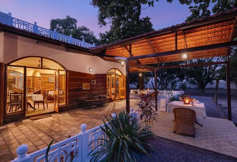 בית מלון כפרי Jaagir Manor, Dudhwa   Ihcl Seleqtions