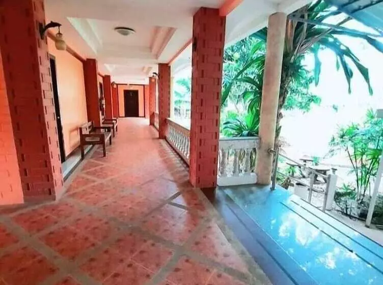 Hotelli The Princess Beach Resort