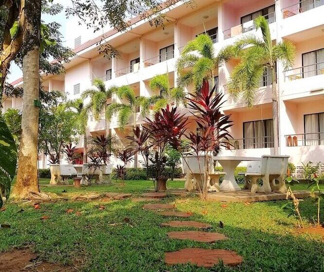 בית מלון כפרי The Princess Beach Resort