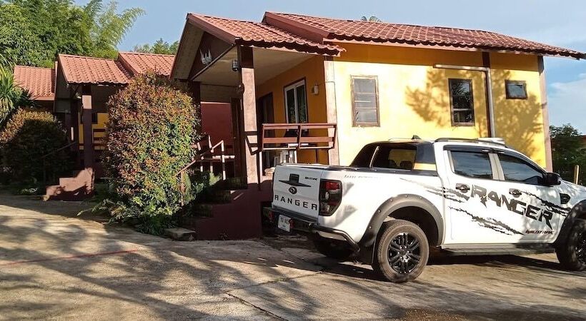 בית מלון כפרי Tonkaew Khaokho Resort