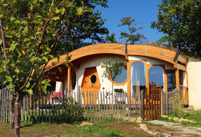 Majatalo Fount De Cousteno