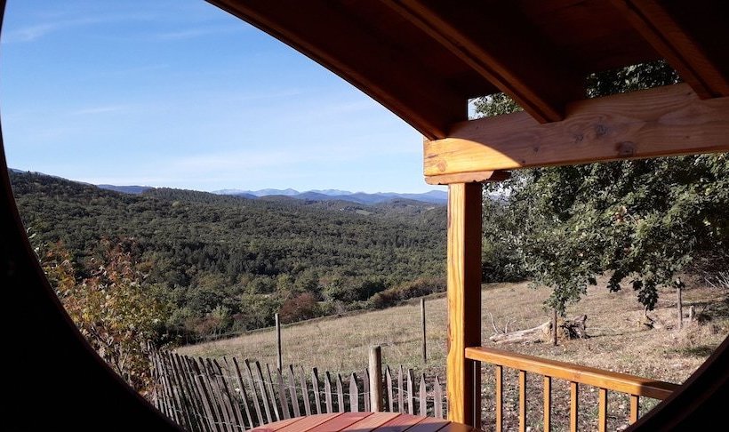 Majatalo Fount De Cousteno