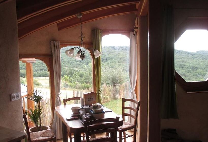 Majatalo Fount De Cousteno