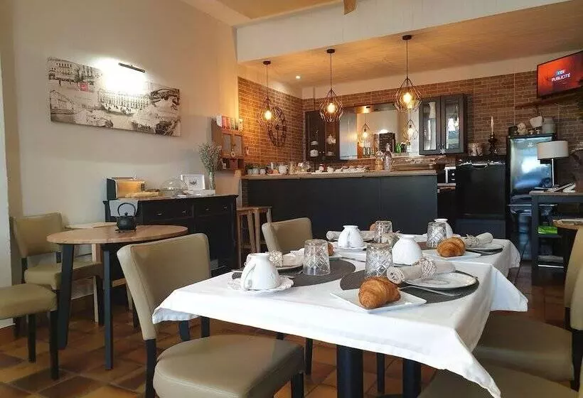 Majatalo La Maison Du Poëlon