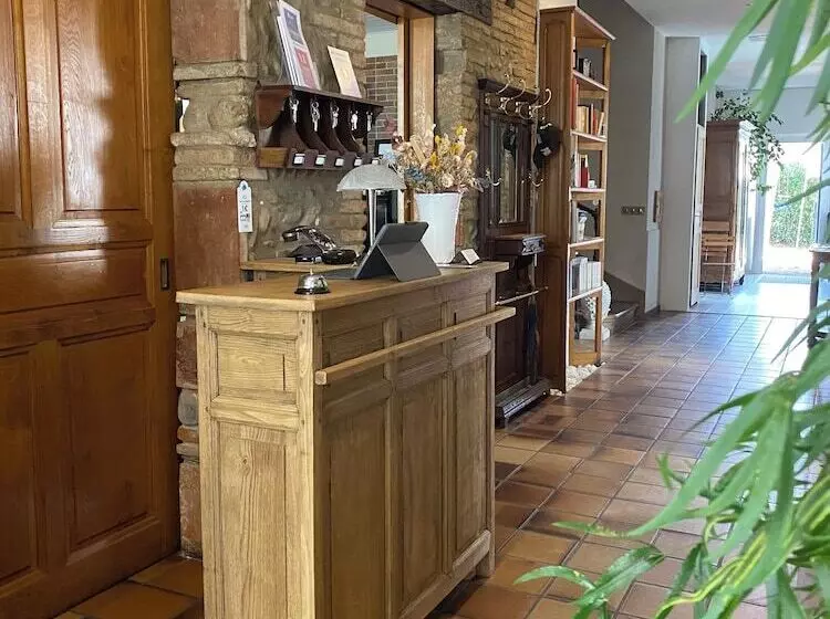 Majatalo La Maison Du Poëlon