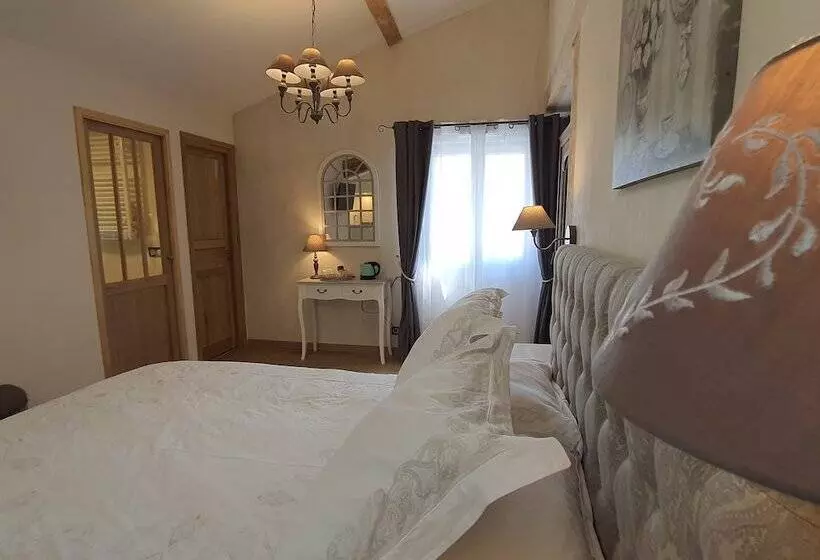 Majatalo La Maison Du Poëlon