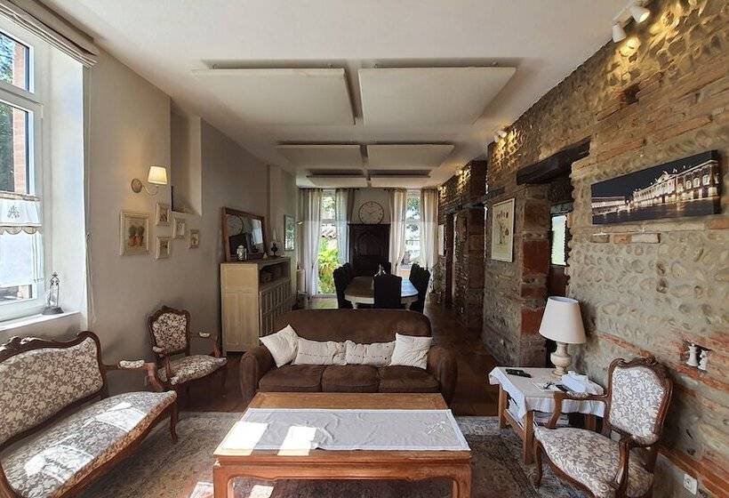 ペンション La Maison Du Poëlon