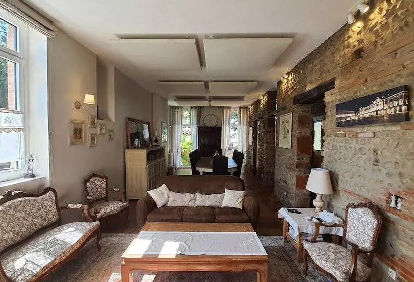 Majatalo La Maison Du Poëlon