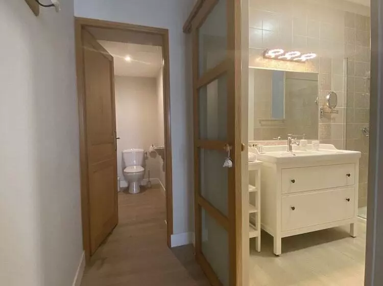 Majatalo La Maison Du Poëlon