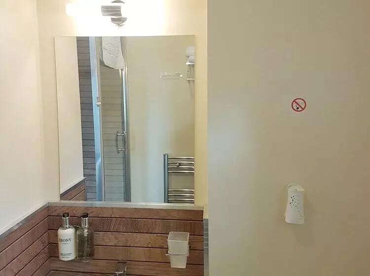 Majatalo Penryn Guest House