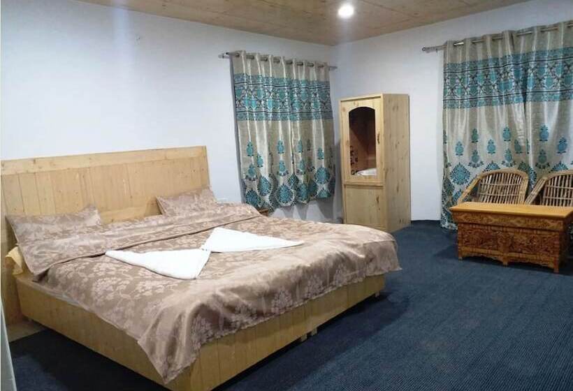 Pensió Tih Kailash Mansarovar Home Stay & Guest Hs