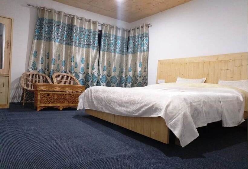 Pensió Tih Kailash Mansarovar Home Stay & Guest Hs