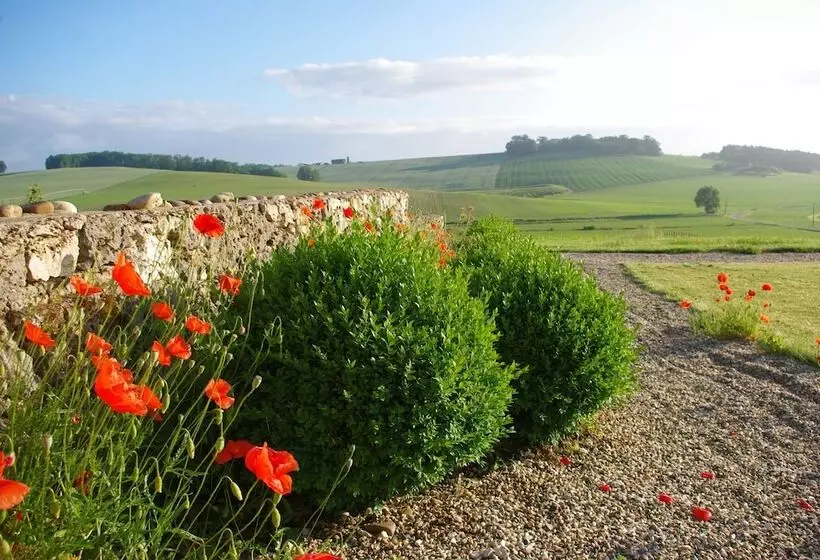 ベッドアンドブレックファースト Le Hameau Des Coquelicots