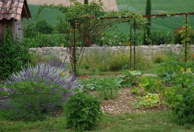 ベッドアンドブレックファースト Le Hameau Des Coquelicots