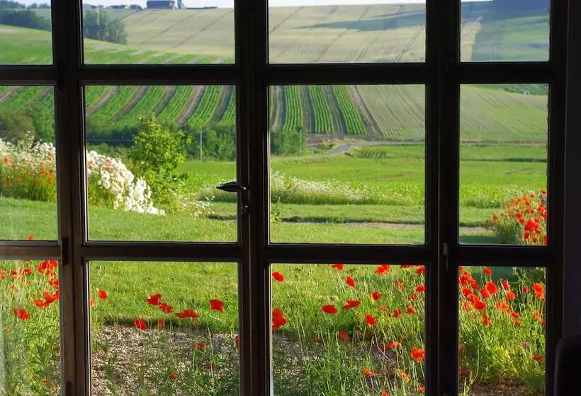 ベッドアンドブレックファースト Le Hameau Des Coquelicots