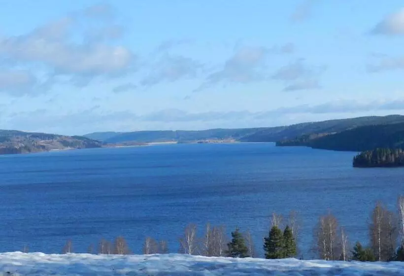 ベッドアンドブレックファースト Sköna Rum Fryksta