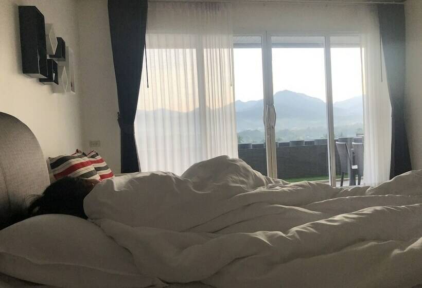 בית מלון כפרי C View