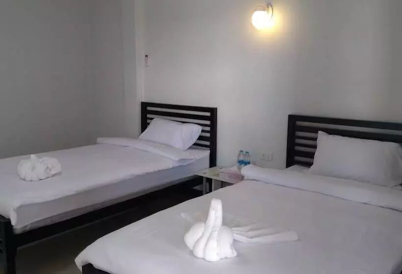 ホテル Namtip Apartment