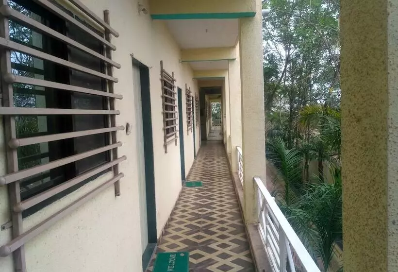 Hotelli Om Sai Chattra Icon Residency