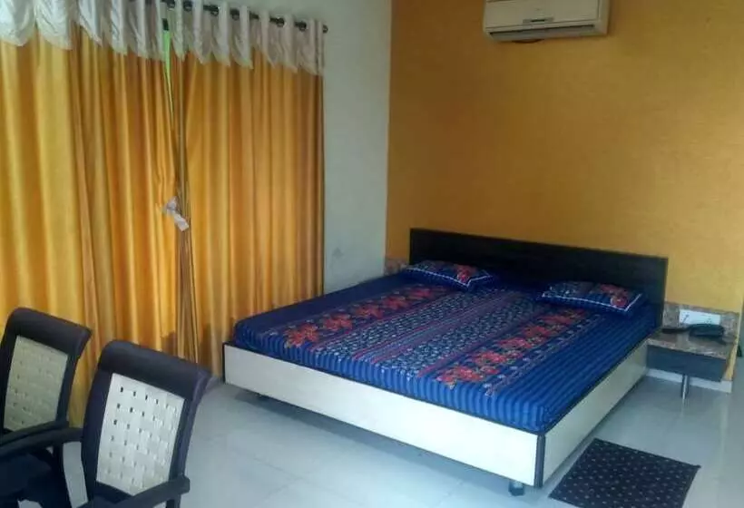 Hotelli Om Sai Chattra Icon Residency