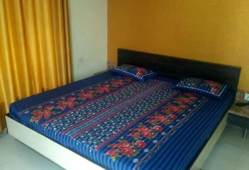 Hotelli Om Sai Chattra Icon Residency