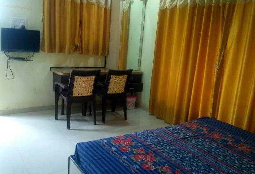 Hotelli Om Sai Chattra Icon Residency