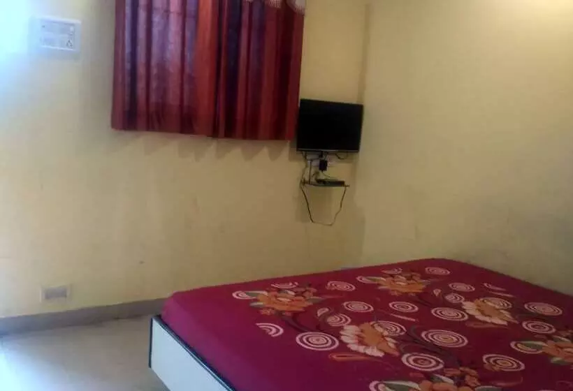 Hotelli Om Sai Chattra Icon Residency