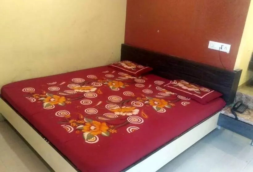 Hotelli Om Sai Chattra Icon Residency