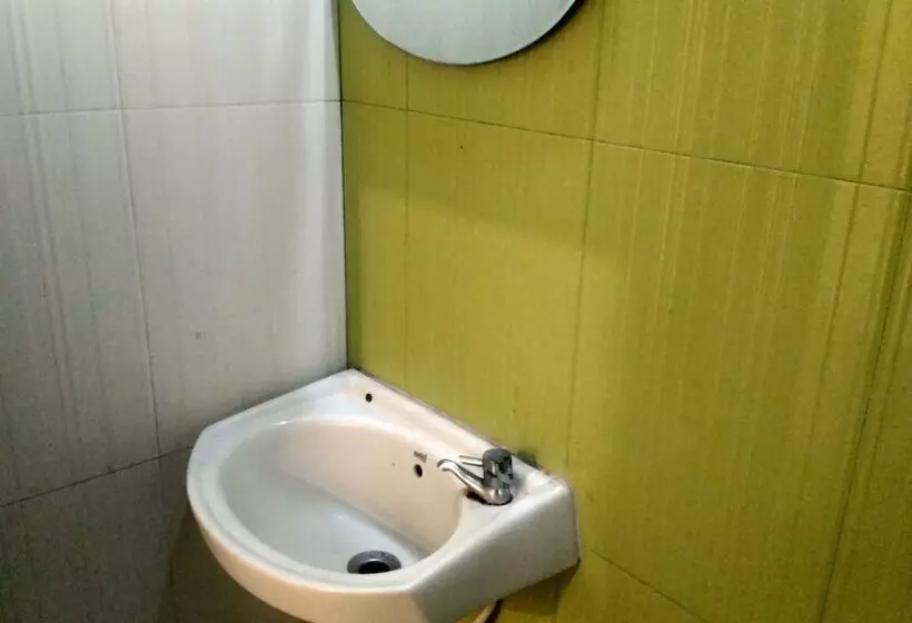 Hotelli Om Sai Chattra Icon Residency