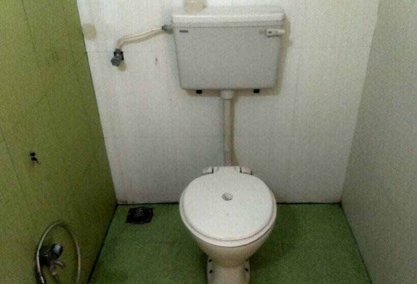 בית מלון כפרי Om Sai Chattra Icon Residency