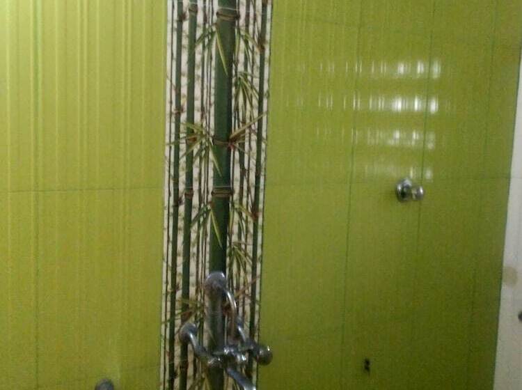 בית מלון כפרי Om Sai Chattra Icon Residency