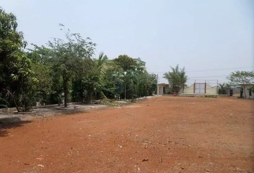 Hotelli Om Sai Chattra Icon Residency