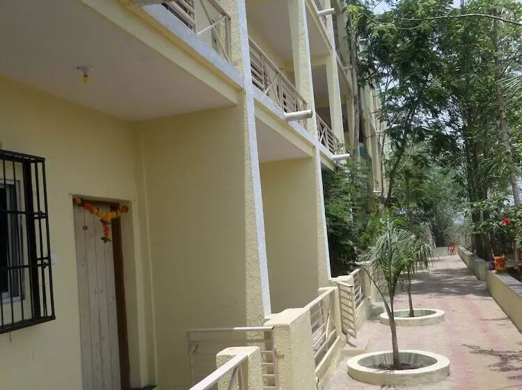 Hotelli Om Sai Chattra Icon Residency