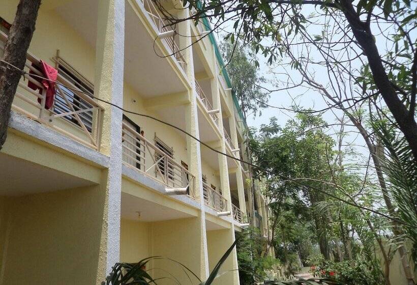 בית מלון כפרי Om Sai Chattra Icon Residency