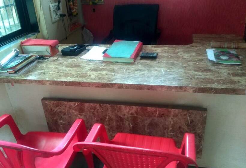 בית מלון כפרי Om Sai Chattra Icon Residency