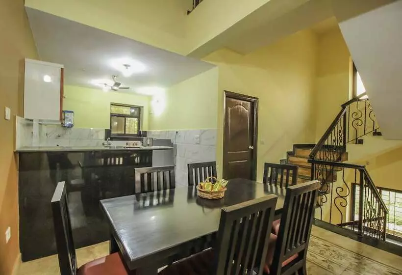 ホテル Oyo 10402 Home 4bhk Villa Panjim Old Goa Highway