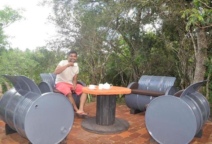 ホテル The Backwaters Lodge