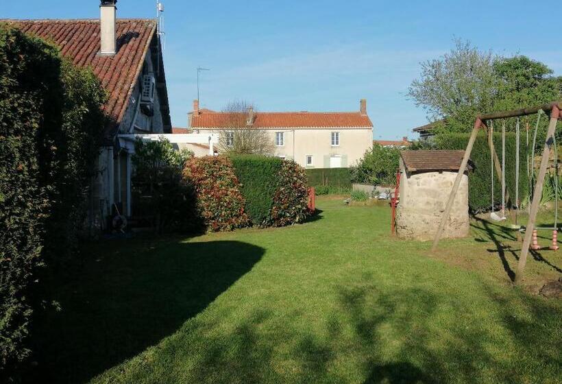 Pensiune Domaine De La Lucarliere